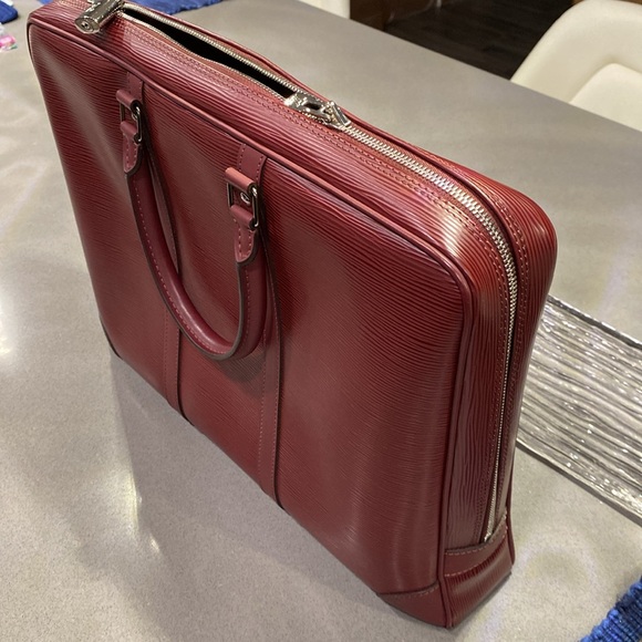 Authentic Louis Vuitton Epi satchel - Picture 4 of 16